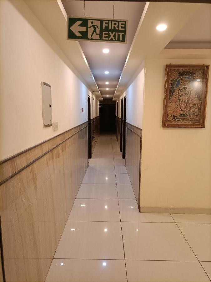 Hotel Aerotech Near Igi Airport Ню Делхи Екстериор снимка
