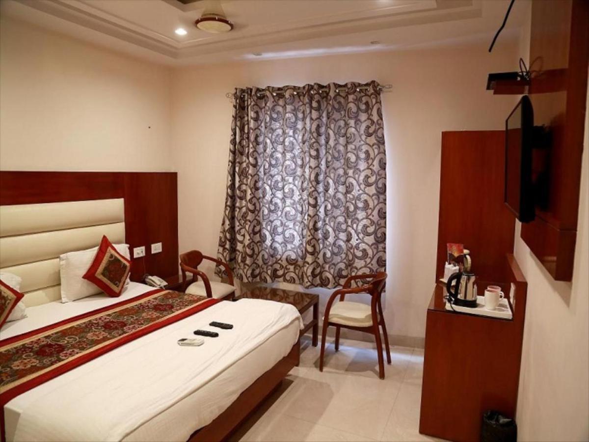 Hotel Aerotech Near Igi Airport Ню Делхи Екстериор снимка