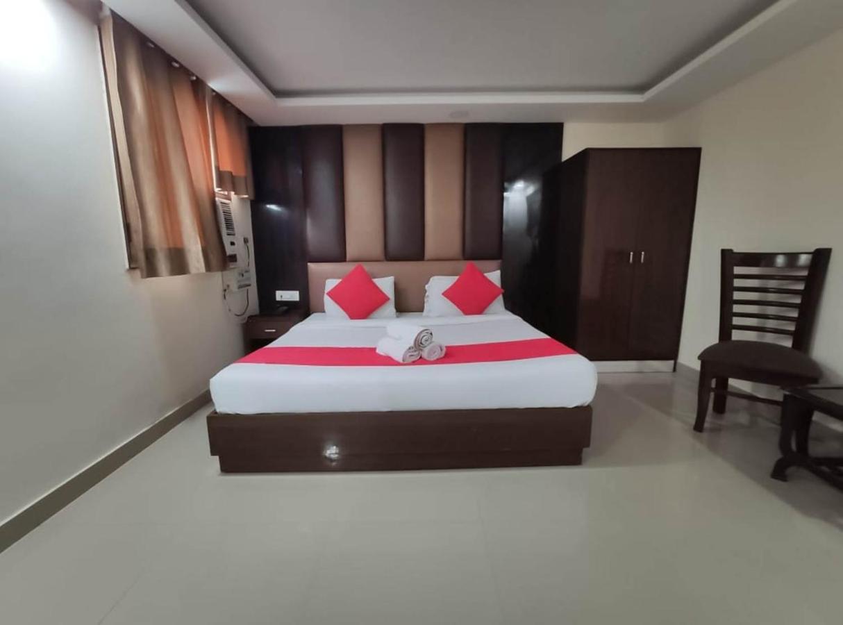Hotel Aerotech Near Igi Airport Ню Делхи Екстериор снимка