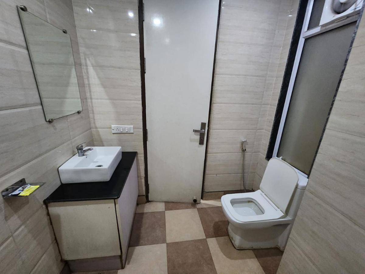 Hotel Aerotech Near Igi Airport Ню Делхи Екстериор снимка
